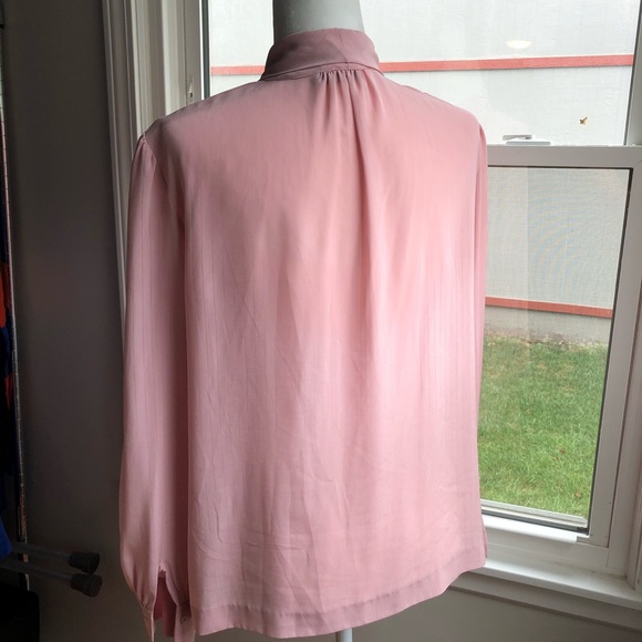 Pink chiffon blouse with attached tie - Picture 4 of 7